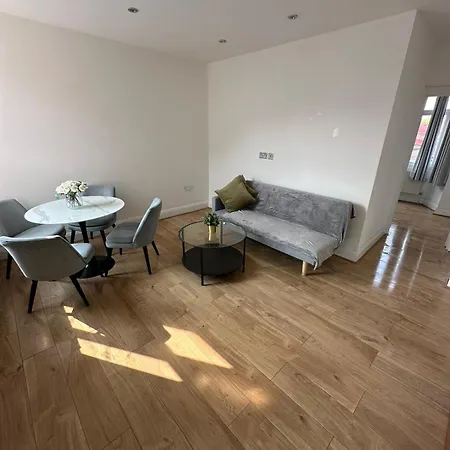 Central & Cozy 3Br Apt - High Chair - Free Parking